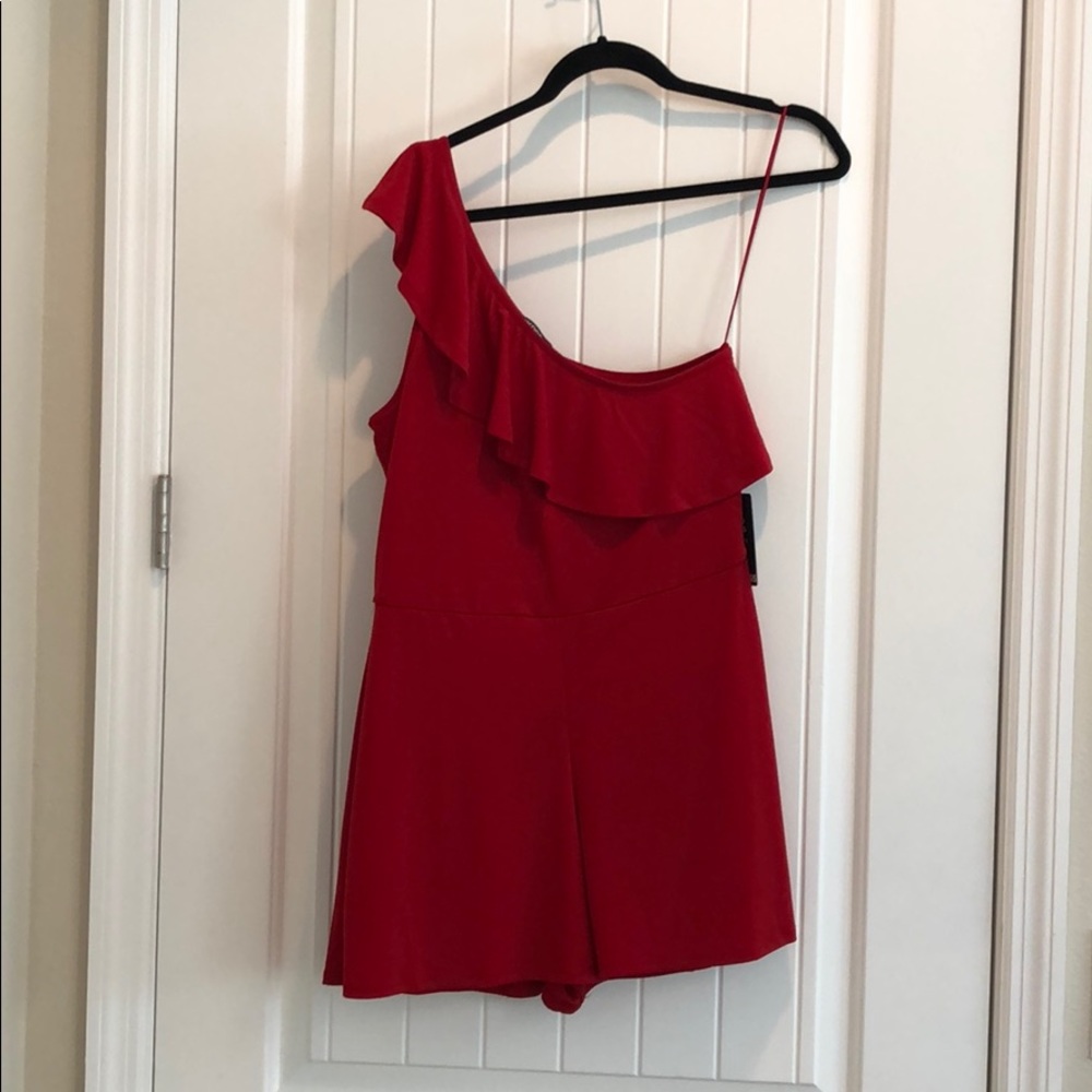 NWT Express Ruffle One Shoulder Red Romper - Picture 2 of 8
